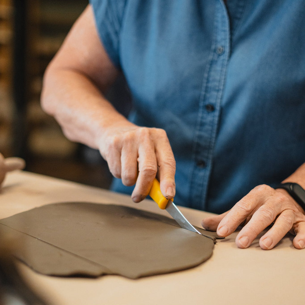 Cours de poterie axé sur la technique du façonnage à Saint-Jérôme